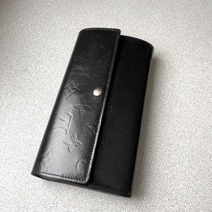 Authentic Louis Vuitton Sarah wallet